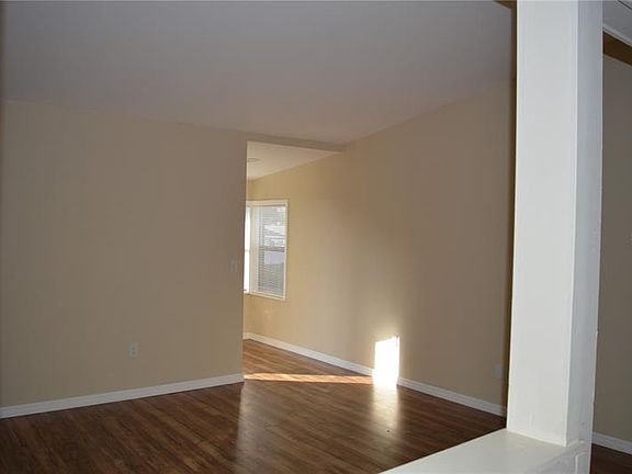 3rd image of 2936 Antique Oaks Cir APT 68