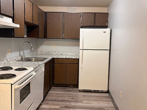 2nd image of 530 Wadsworth Rd #406