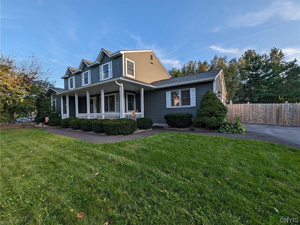 1st image of 4 Foxwood Dr