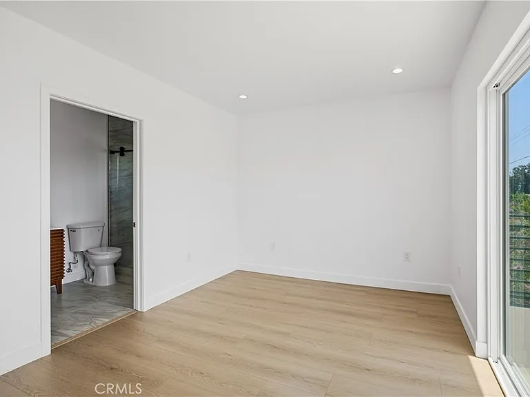10051 Amestoy Ave — Photo 4