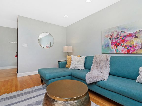 3rd image of 8947 Lincolnwood Dr