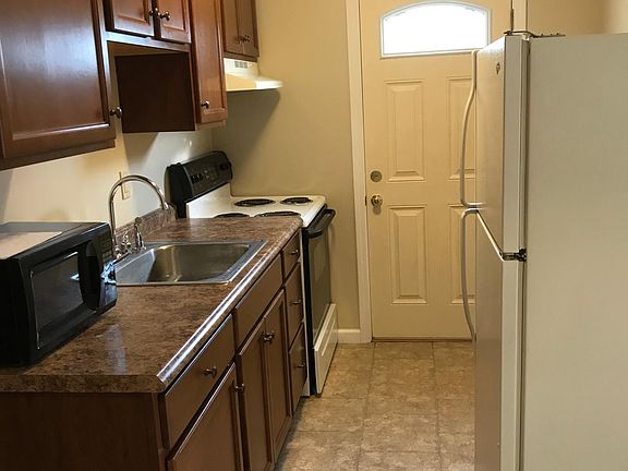 5th image of 601 W Oak St #4