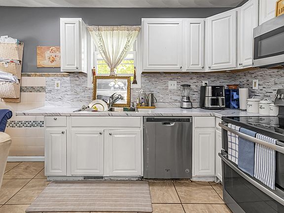 5th image of 14 Tyler St #1