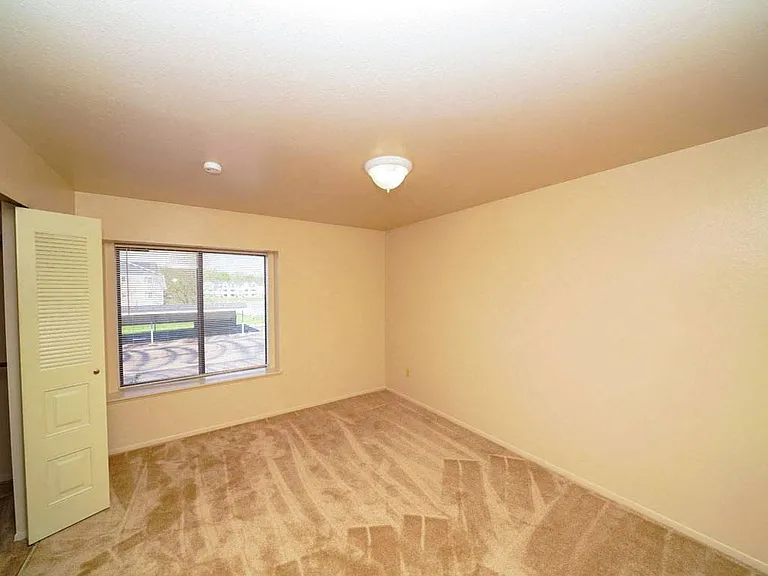Windmill Lakes Apartments — Photo 27