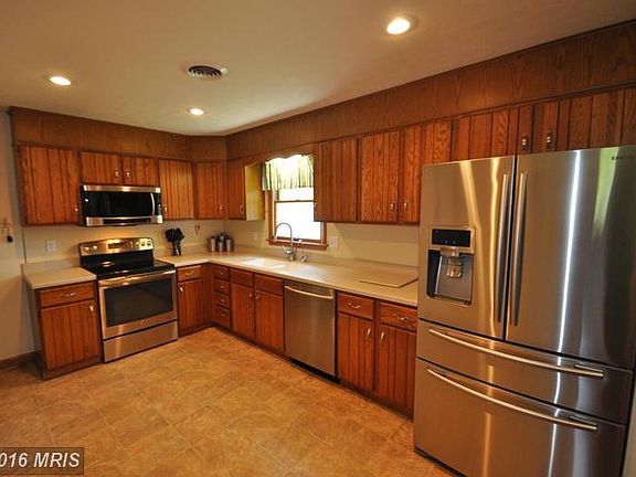 3rd image of 1220 Woodland Cir