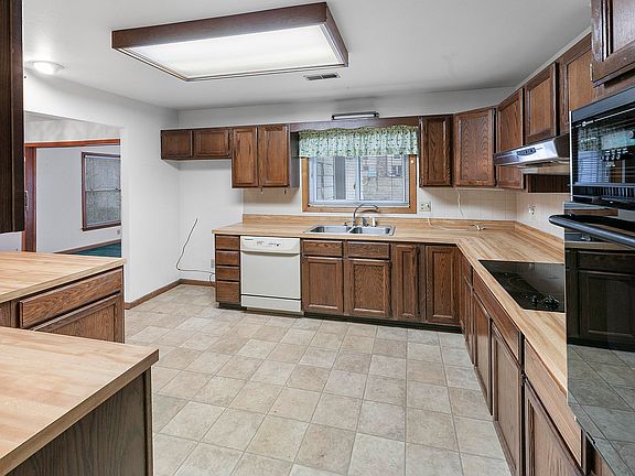 2nd image of 7513 Luscombe Dr