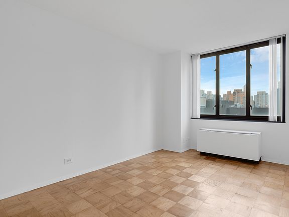 3rd image of 407 Park Ave S APT 21E