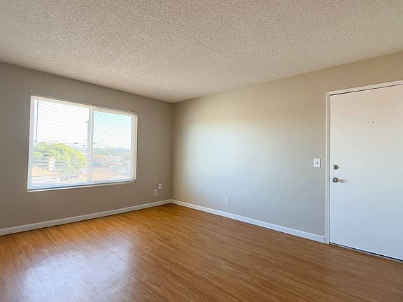 4th image of 1121 E 6th St #7