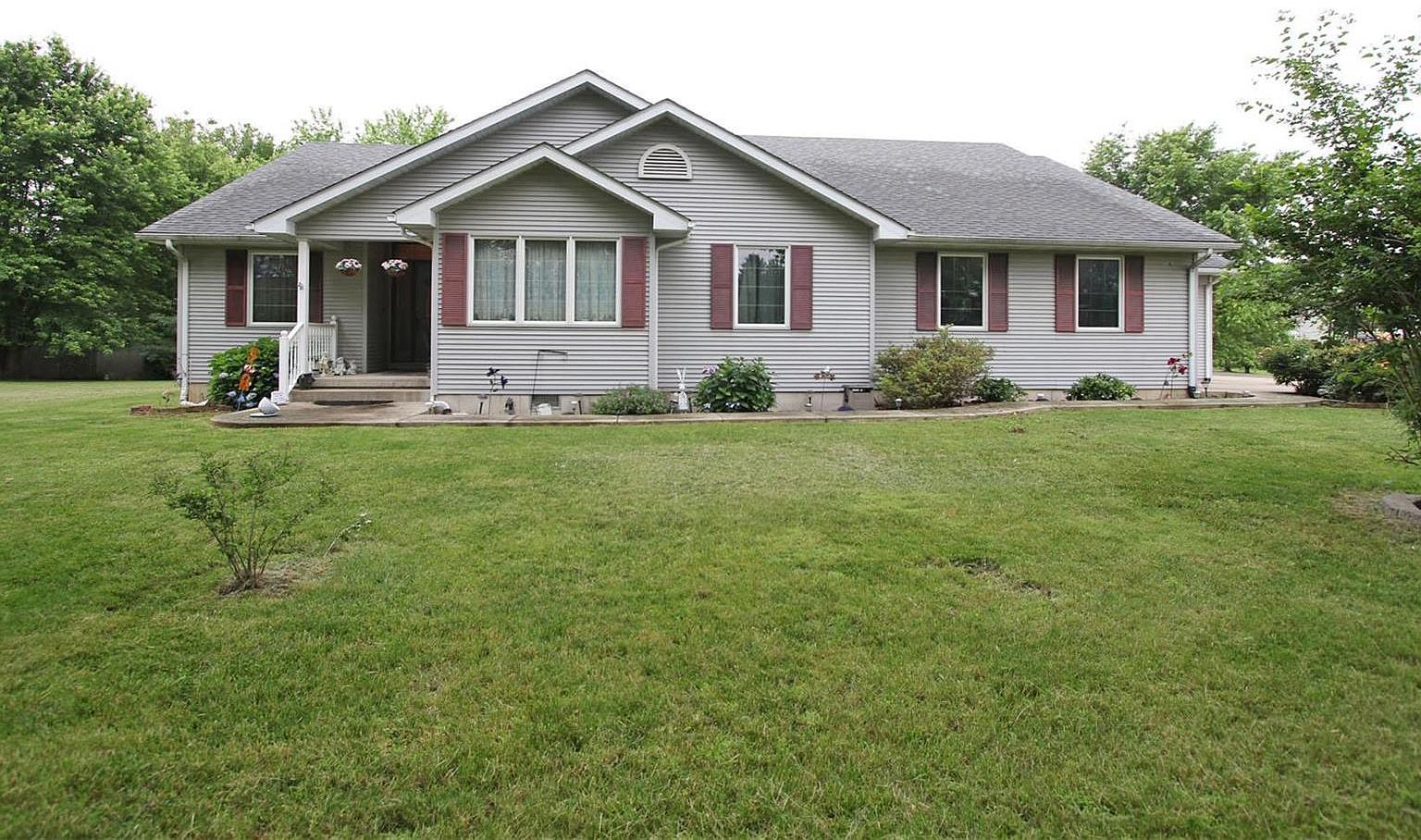 1393 5th St, Carrollton, IL 62016 Zillow