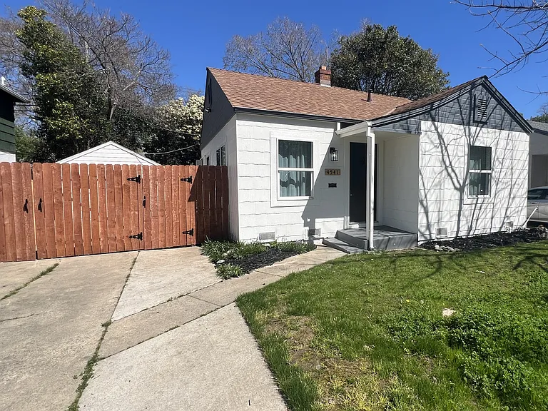 4541 V St — Photo 14