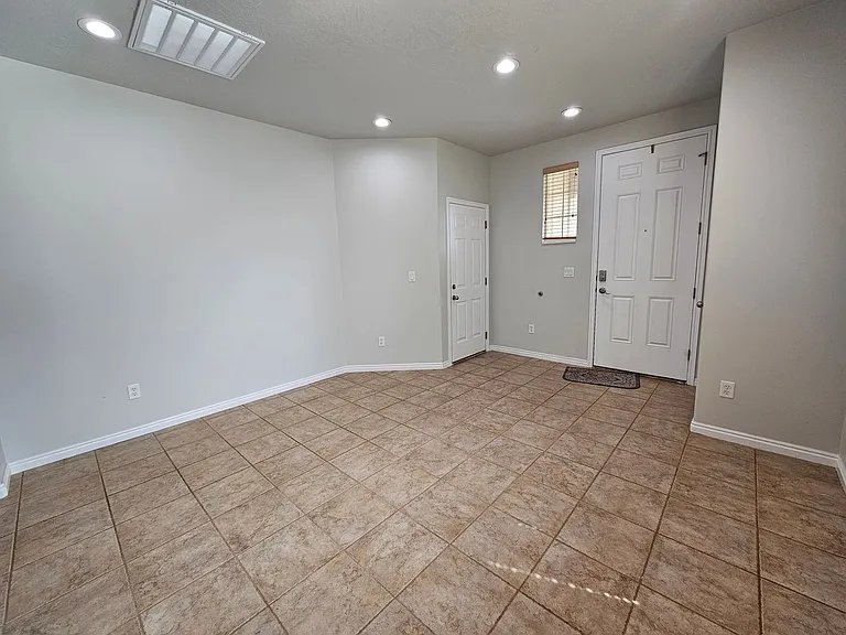 743 N Haworth Cir — Photo 16