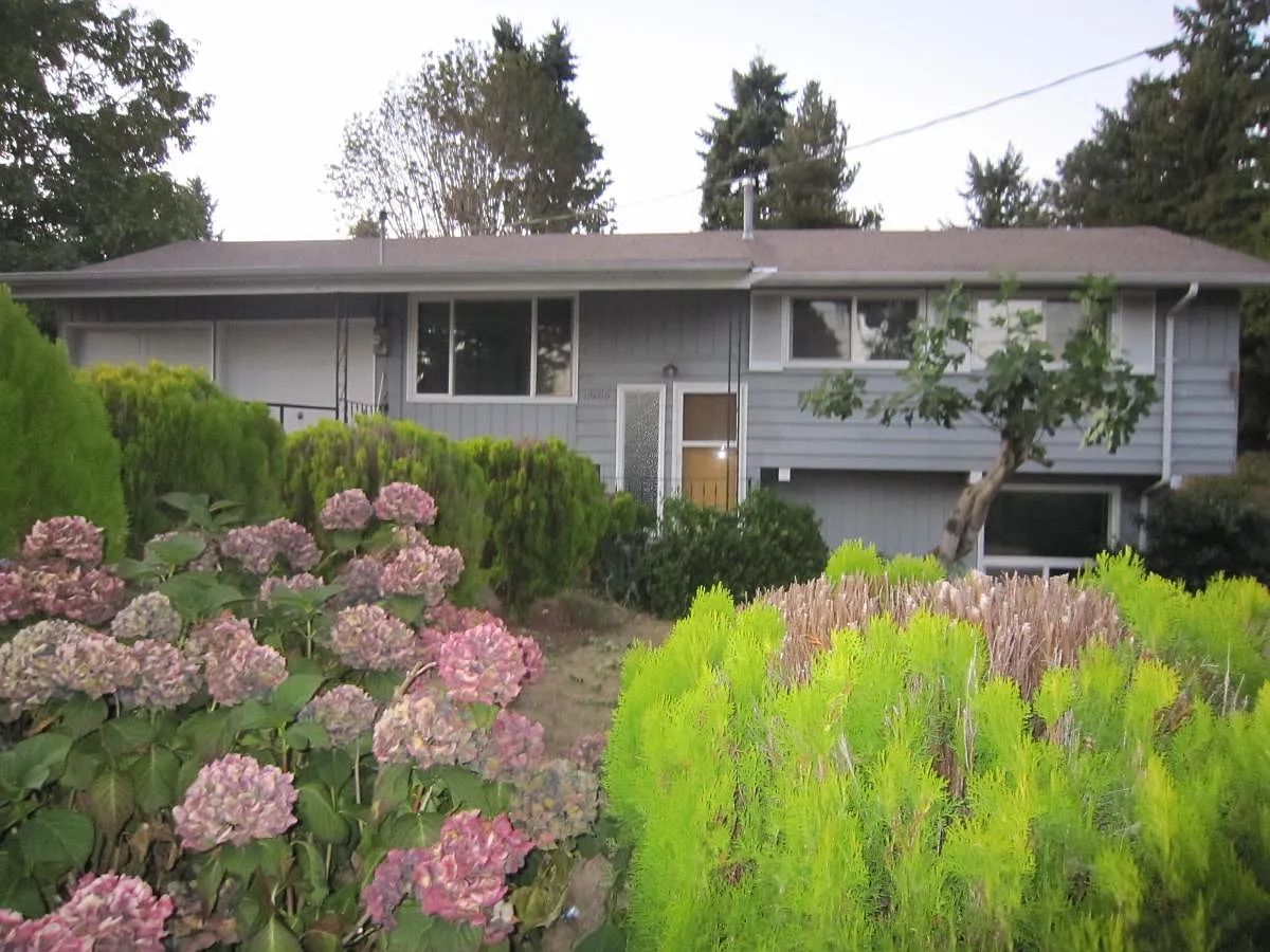 4 bed, 1.5 bath, 2500 sqft, $3,450 — Photo 1