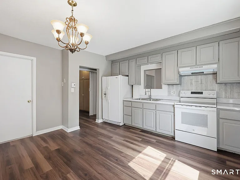 23 Alden St — Photo 16