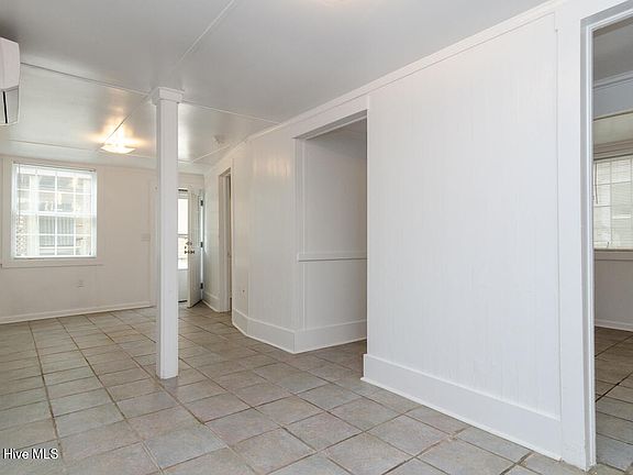 5th image of 610 Waynick Blvd