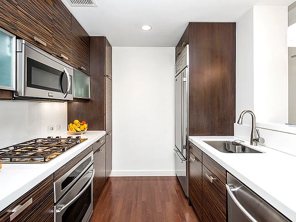 3rd image of 225 E 34th St APT 3G