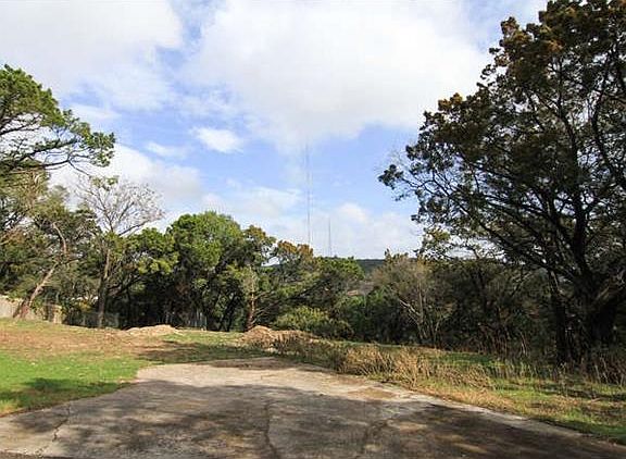 2nd image of 708 Loma Linda Dr