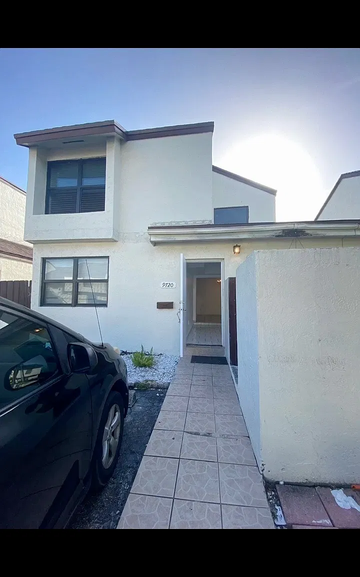 3 bed, 1100 sqft, $2,700 — Photo 1