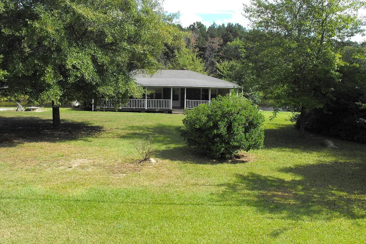3 bed, 1008 sqft, $1,525 — Photo 2