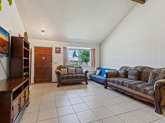 5th image of 460 E Linwood Ave