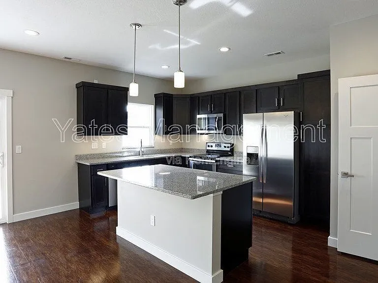 224 Colonial Dr — Photo 4