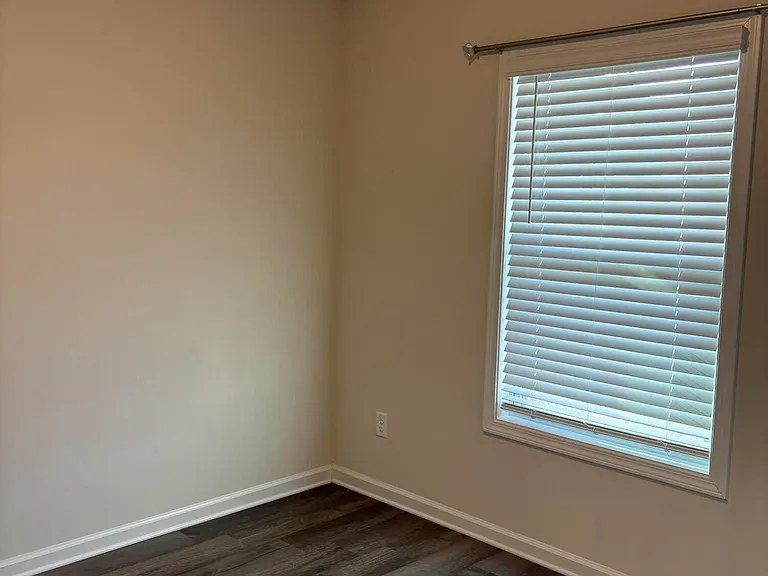 335 Niblick Dr — Photo 3