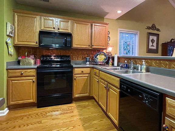 4th image of 2194 Berry Bush Ln
