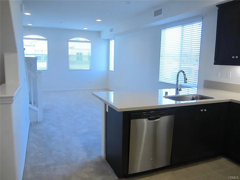 344 N Fenimore Ave — Photo 6