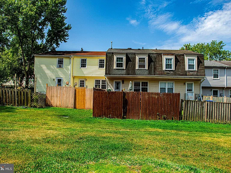 15 Burnsway Ct #9G — Photo 34