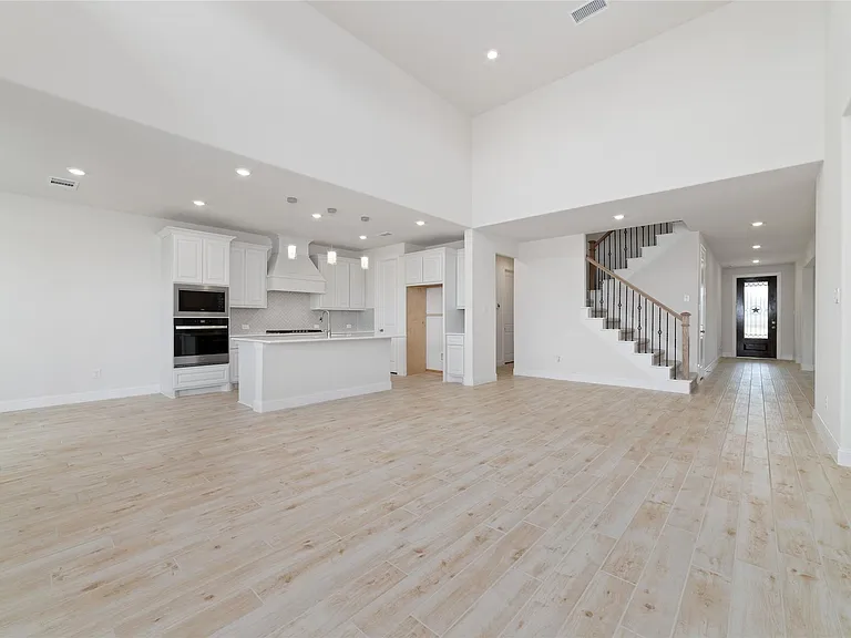 1911 Hickory Grove Ln — Photo 15