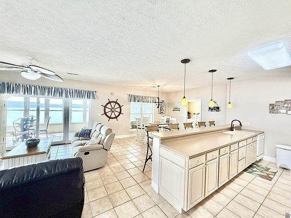 2nd image of 618 Moon Bay Dr Unit 5