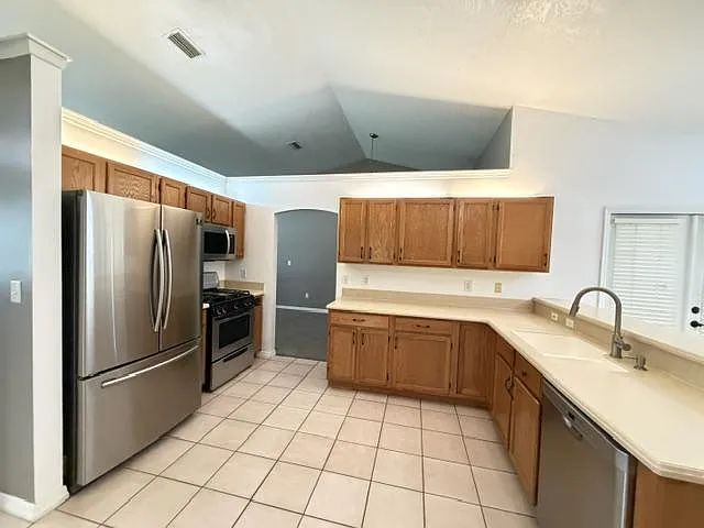 3950 Ridgewood Dr — Photo 3