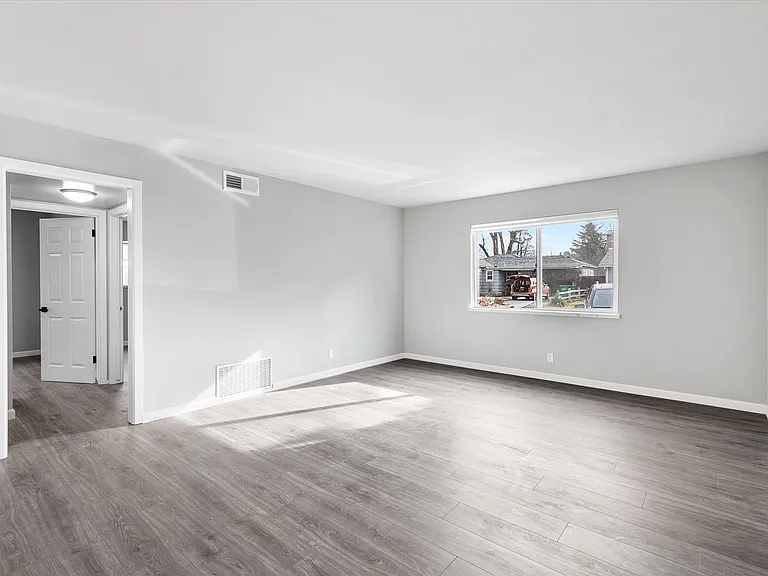 1570 Lander St — Photo 3