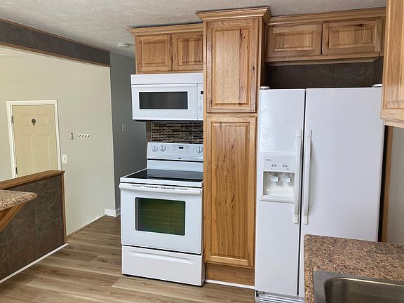 3rd image of 2154 Keller Pl E
