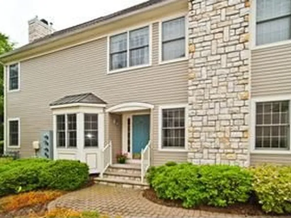 701 Binghampton Ln, Livingston, NJ 07039