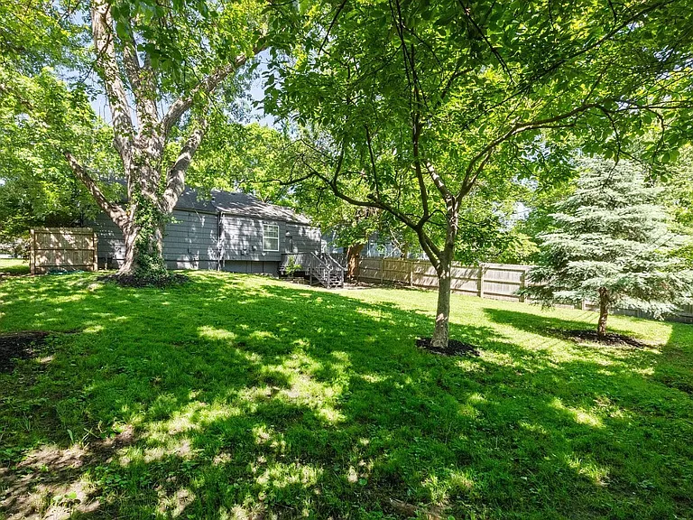 6739 Roe Ave — Photo 34