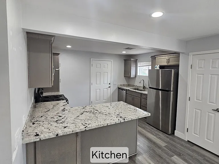 1123 S Central Ave #3 — Photo 6