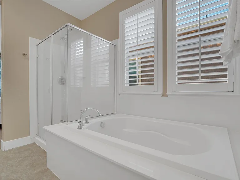 Lexington Ln — Photo 19