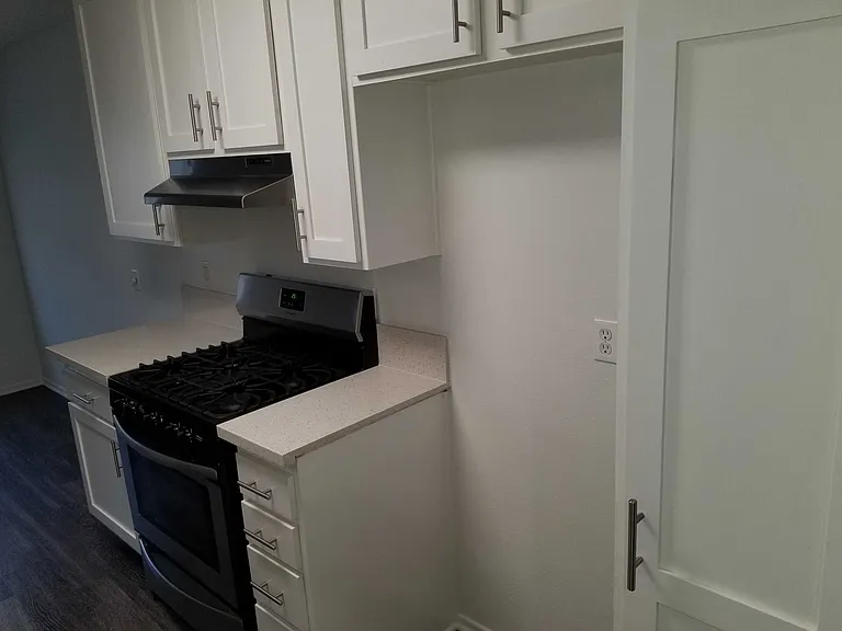 Kerwood Ave — Photo 6