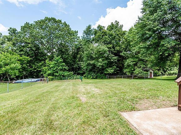 5th image of 36 Fairview Dr