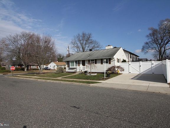 4th image of 300 Cressmont Ave