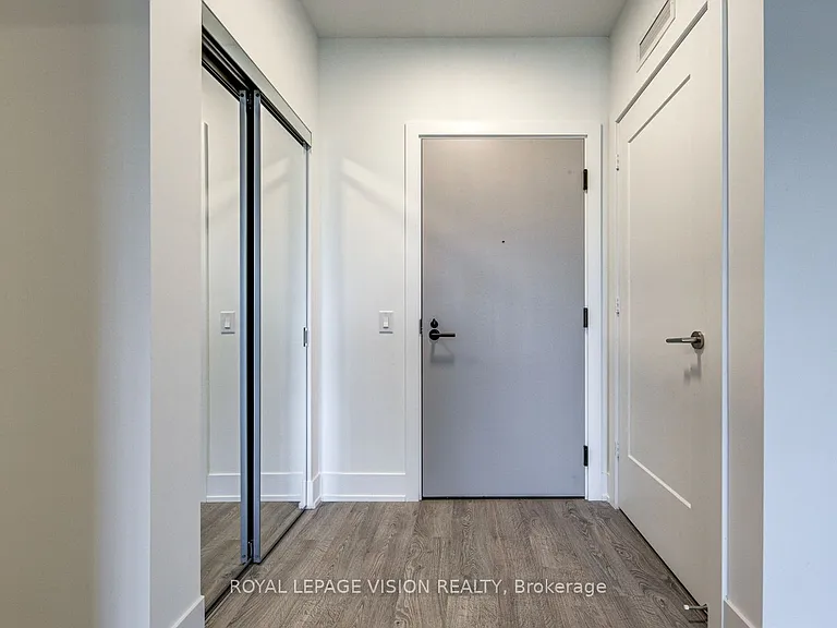 858 Dupont St #723 — Photo 8
