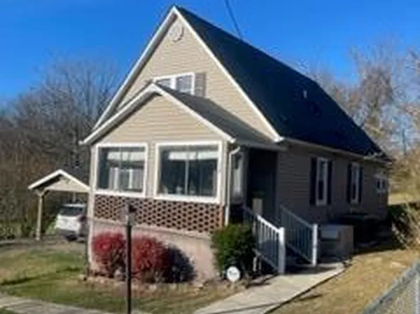 34 Wishing Well Ln, Fayetteville, WV 25840