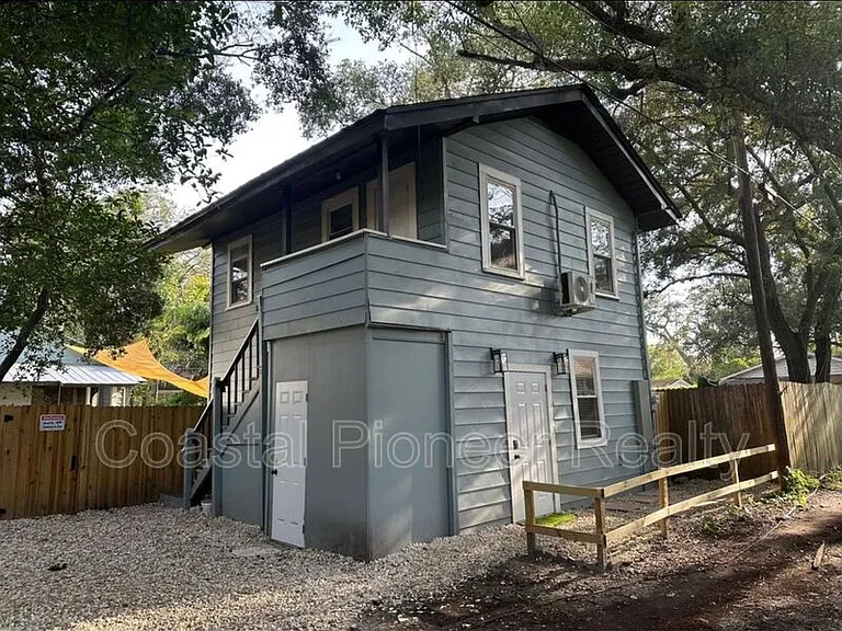 115 W Plymouth St #C — Photo 1