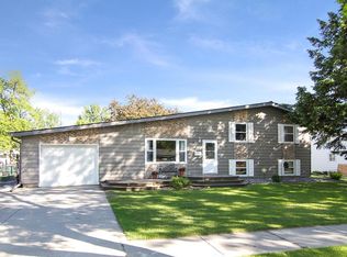 2220 17th St S, Moorhead, MN 56560