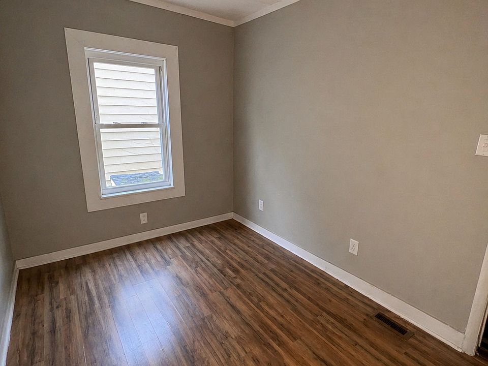 2nd image of 337 W Kennedy St #1