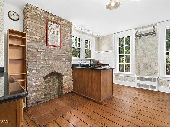 5th image of 226 Ward Ave