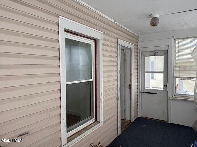 4th image of 42 Warsaw Avenue