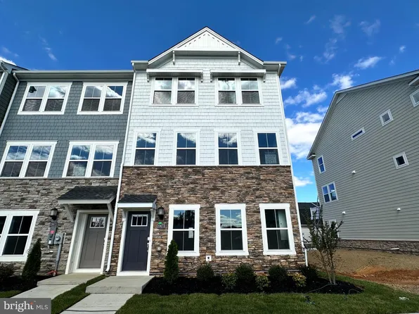 10584 Roundstone Ln, White Plains, MD 20695