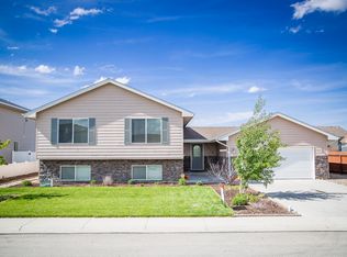 1916 Omaha Trl, Bar Nunn, WY 82601