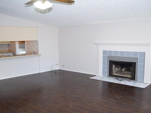 3rd image of 5209 Carpenter Dr